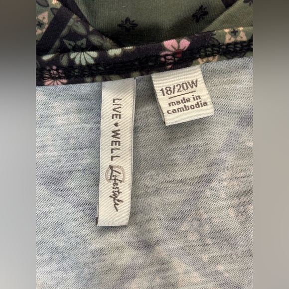 Patchwork Print Blouse EUC - Picture 7 of 8